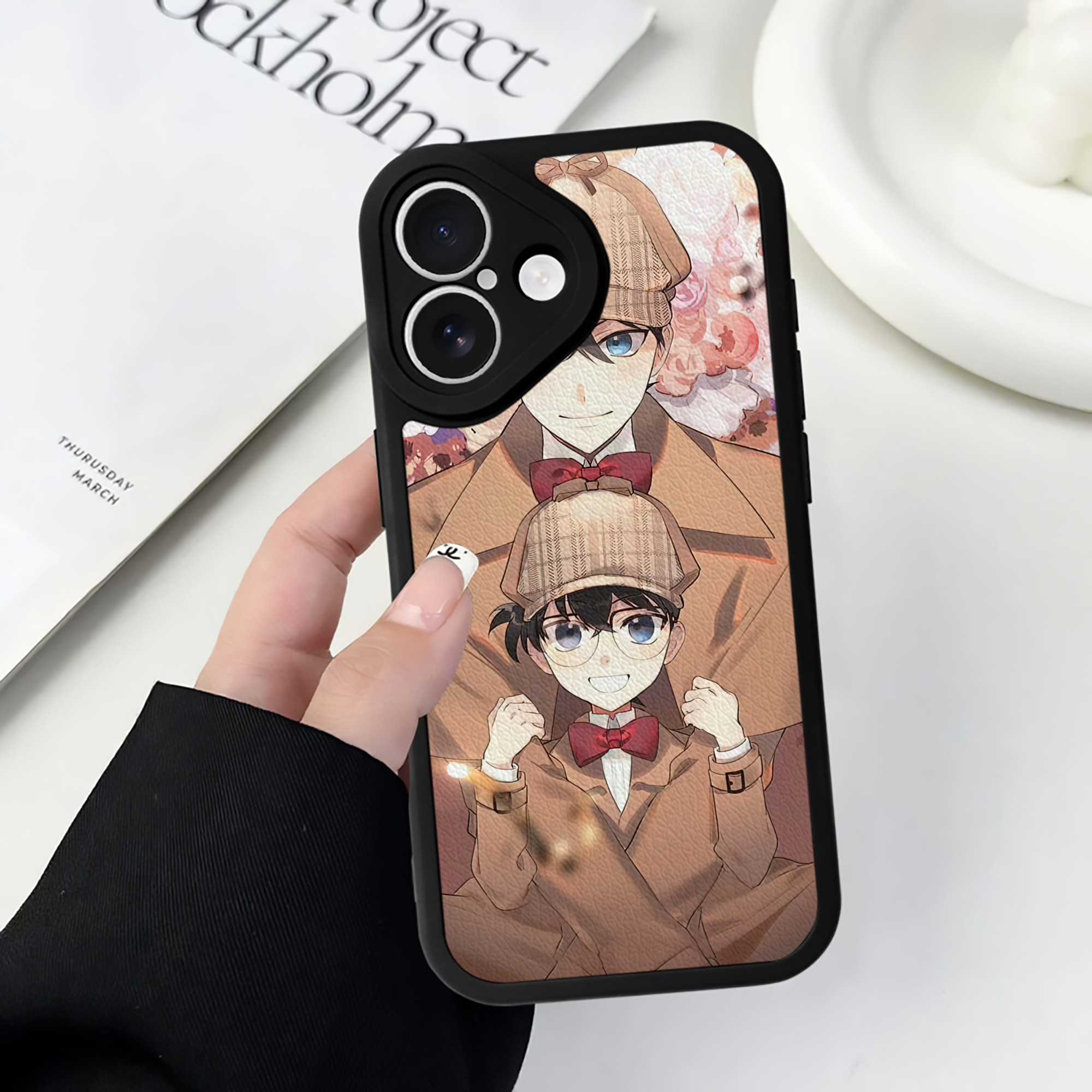 （画像用） 名探偵コナン Detective Conan 【iPhone 16シリーズ対応】シリコンスマホケース（レザー調） 材質：シリコン